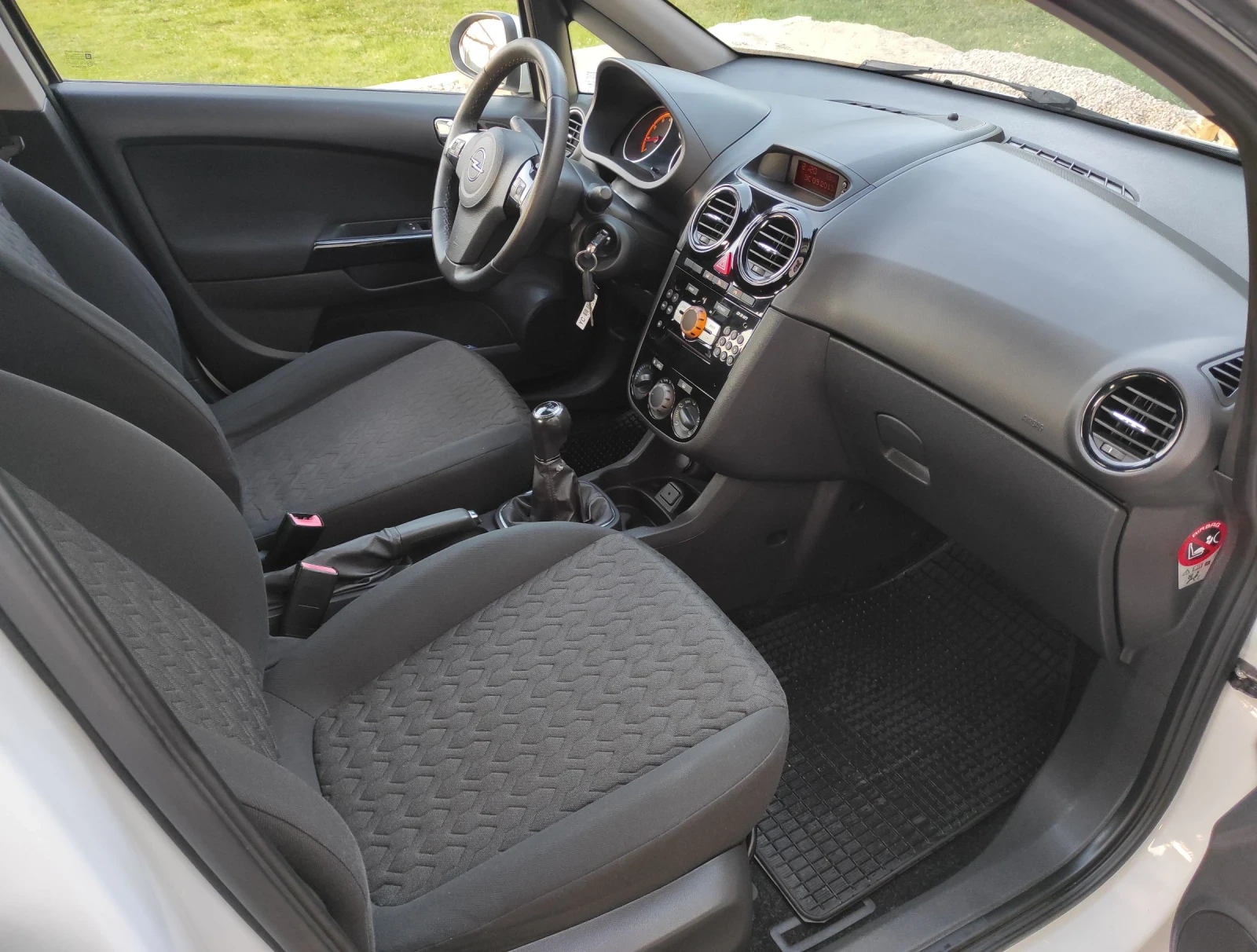 Opel Corsa ///BENZIN /GAS /EURO 5, снимка 8 - Автомобили и джипове - 54559350