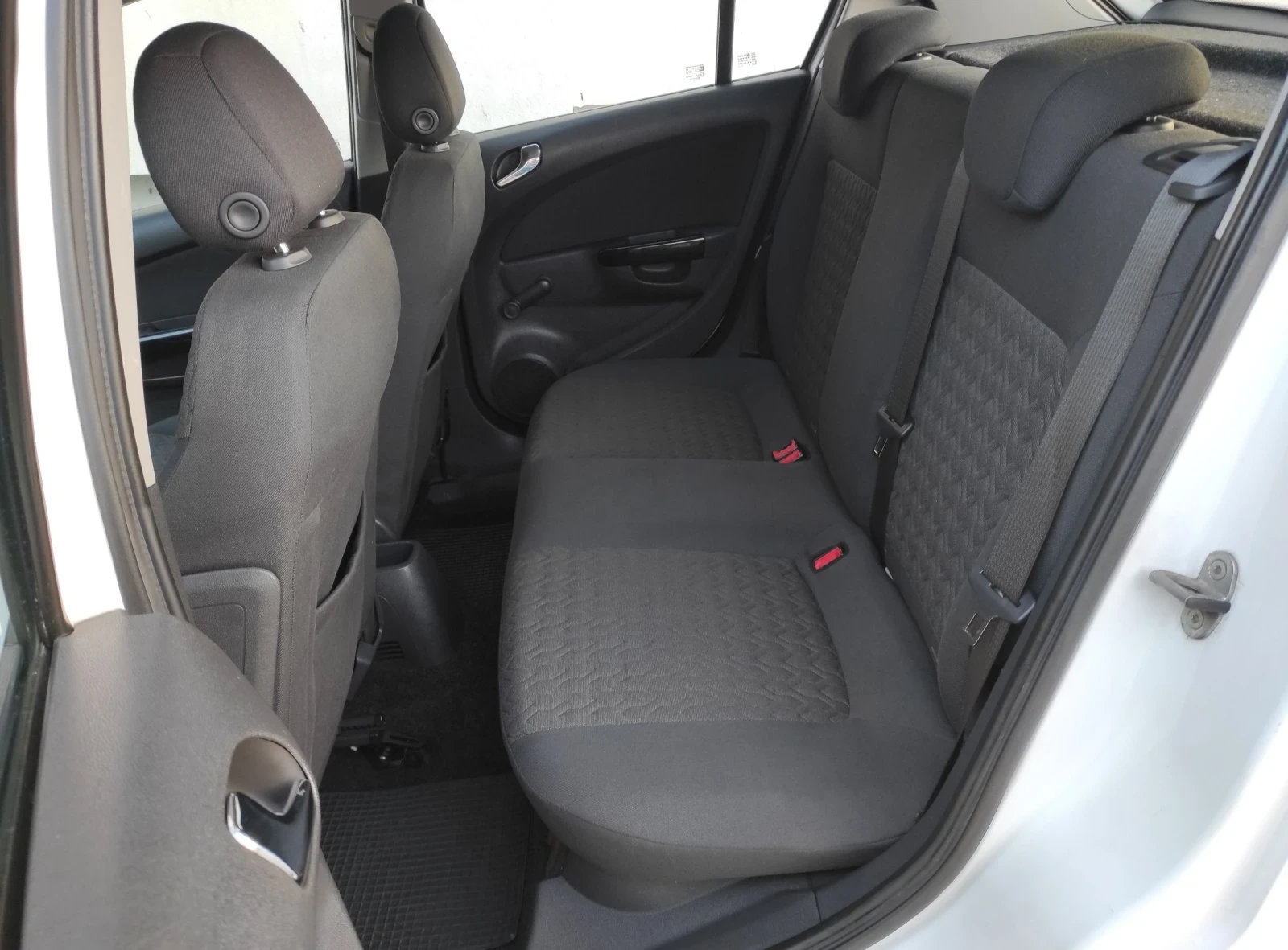 Opel Corsa ///BENZIN /GAS /EURO 5, снимка 7 - Автомобили и джипове - 54559350