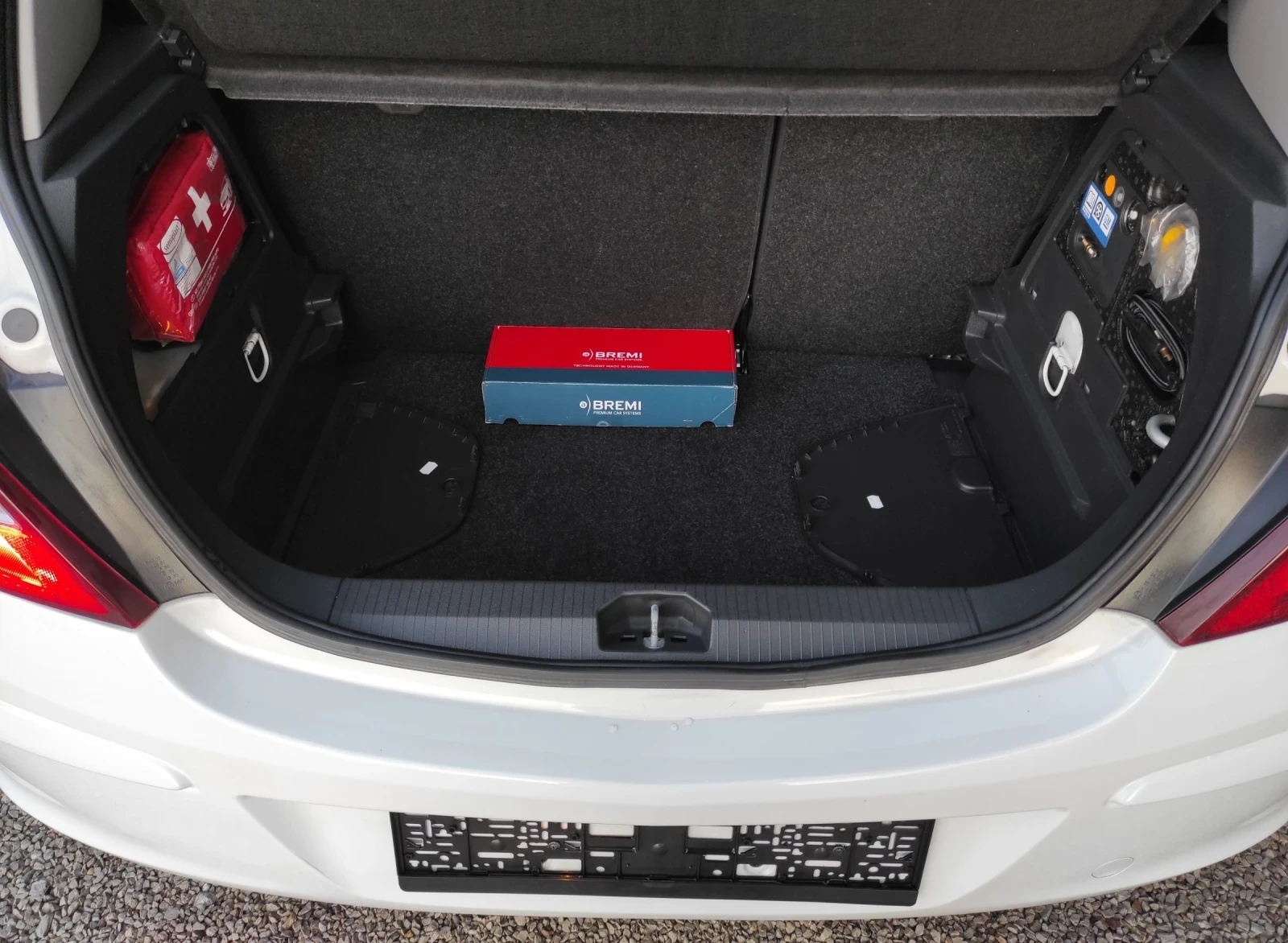 Opel Corsa ///BENZIN /GAS /EURO 5, снимка 11 - Автомобили и джипове - 54559350