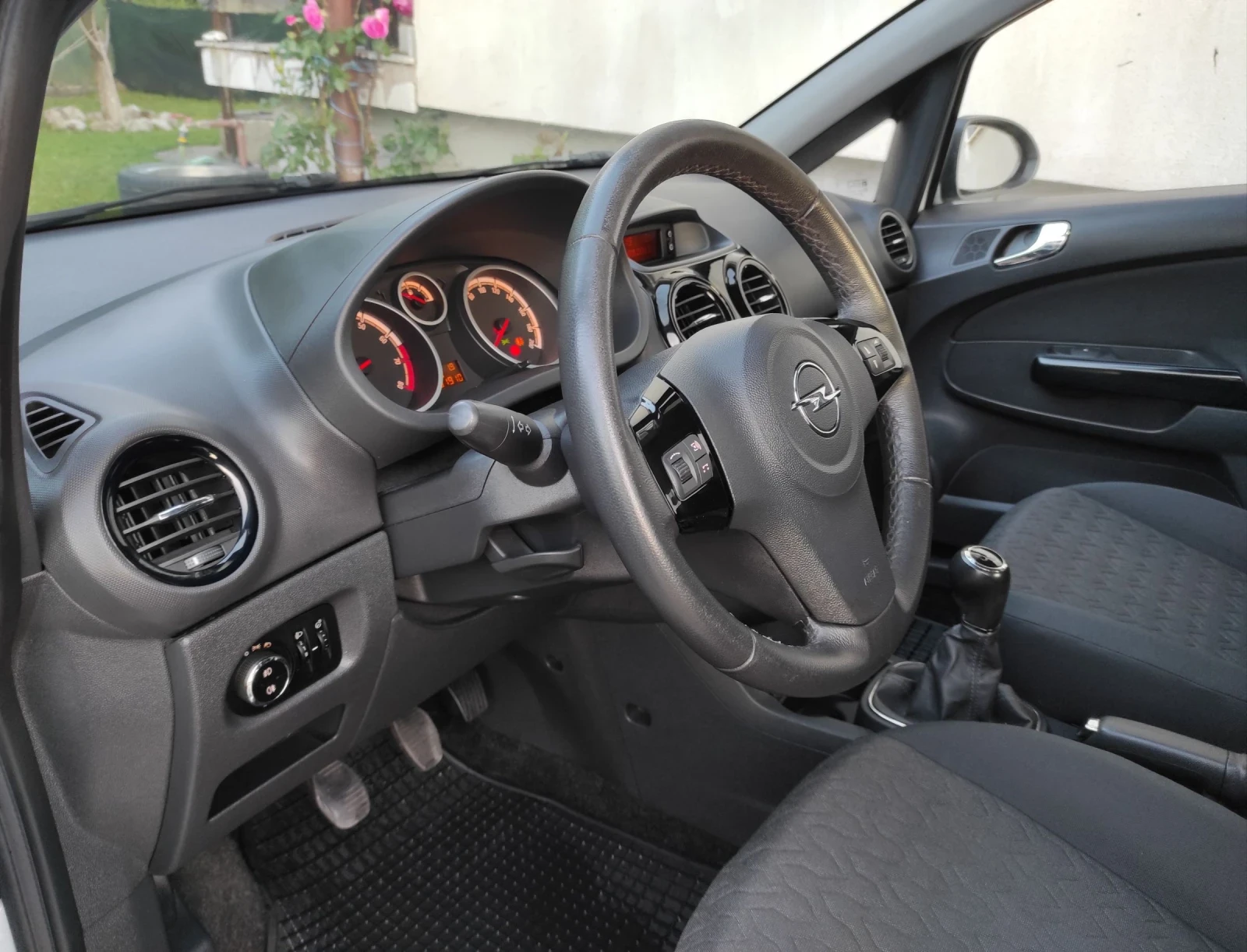 Opel Corsa ///BENZIN /GAS /EURO 5, снимка 6 - Автомобили и джипове - 54559350