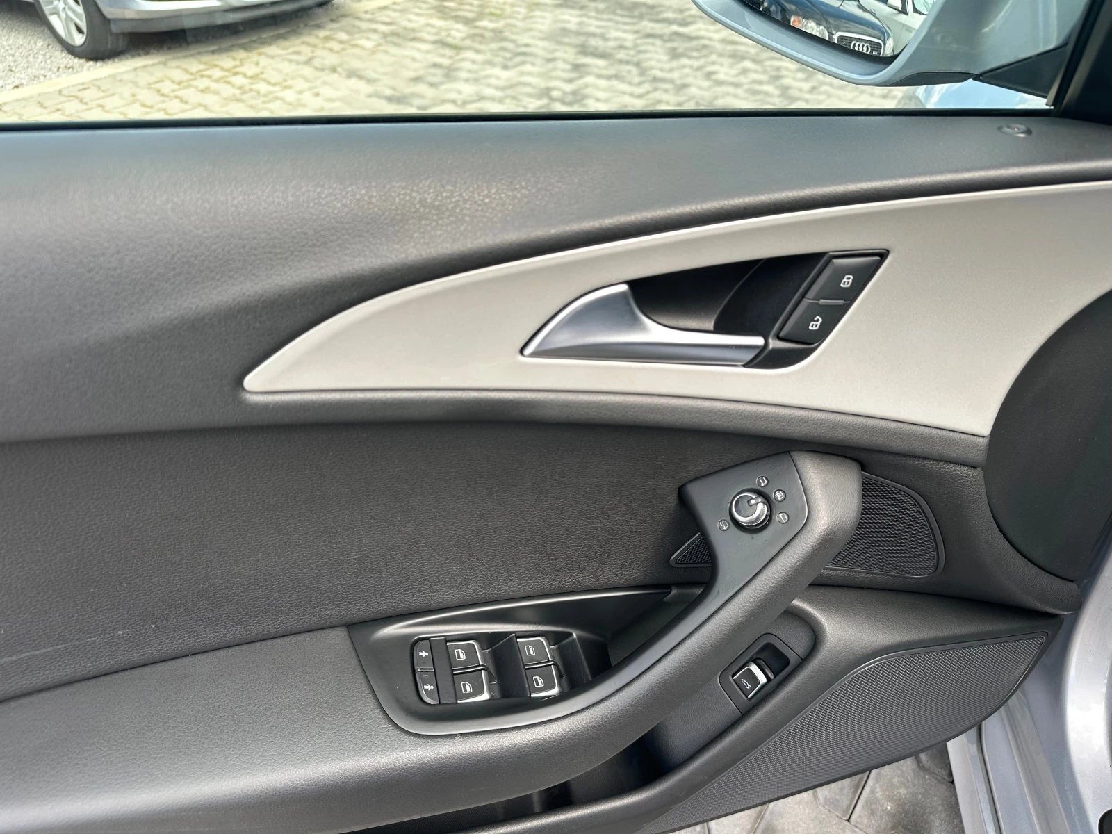 Audi A6 2.0TDI* 190k.c* S line* LED* KEYLESS* NAVI* TOP* , снимка 12 - Автомобили и джипове - 54933037