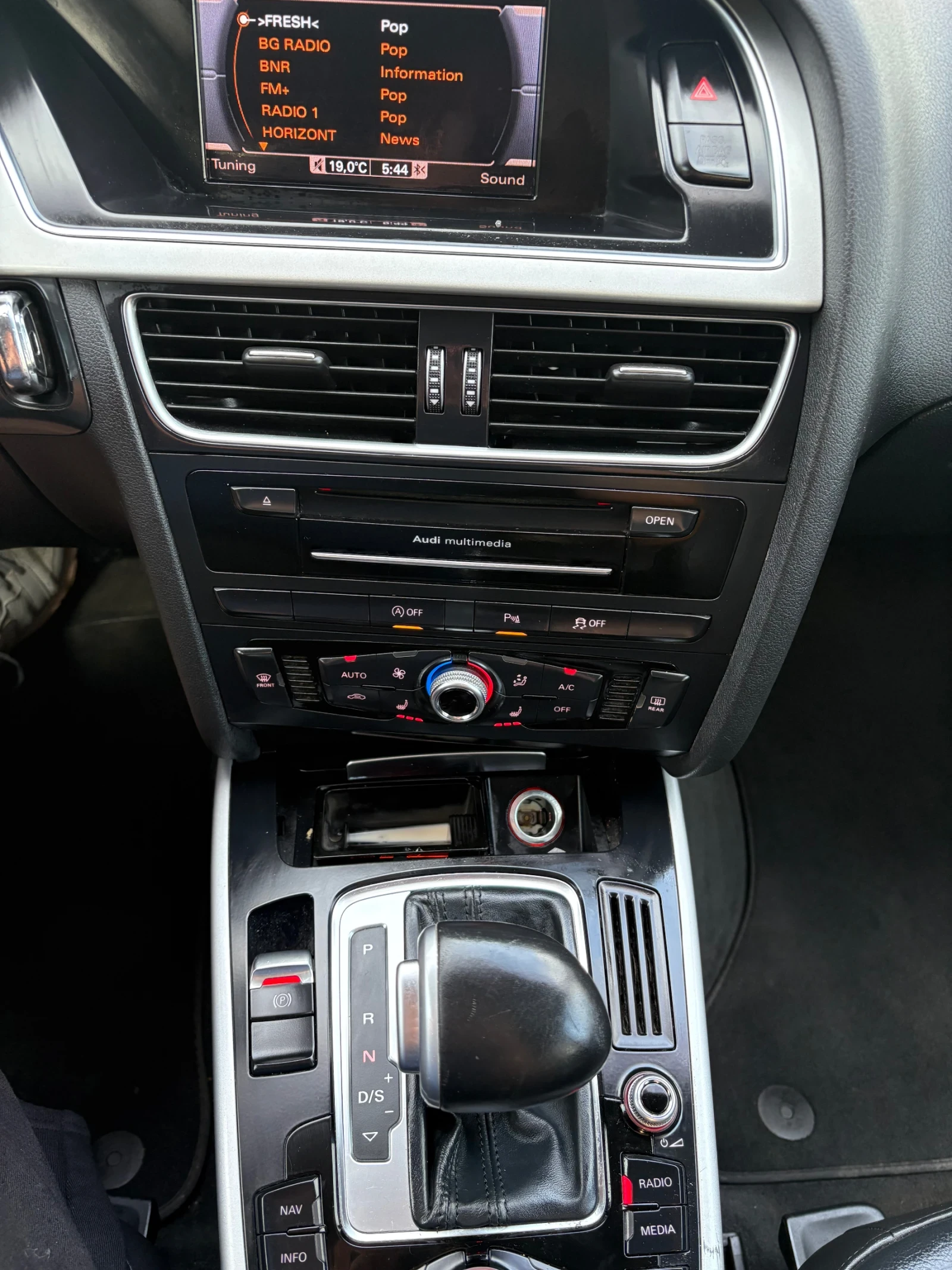 Audi A4 B8, 5 2.0TDI 150 КС S-Line, снимка 13 - Автомобили и джипове - 55224945