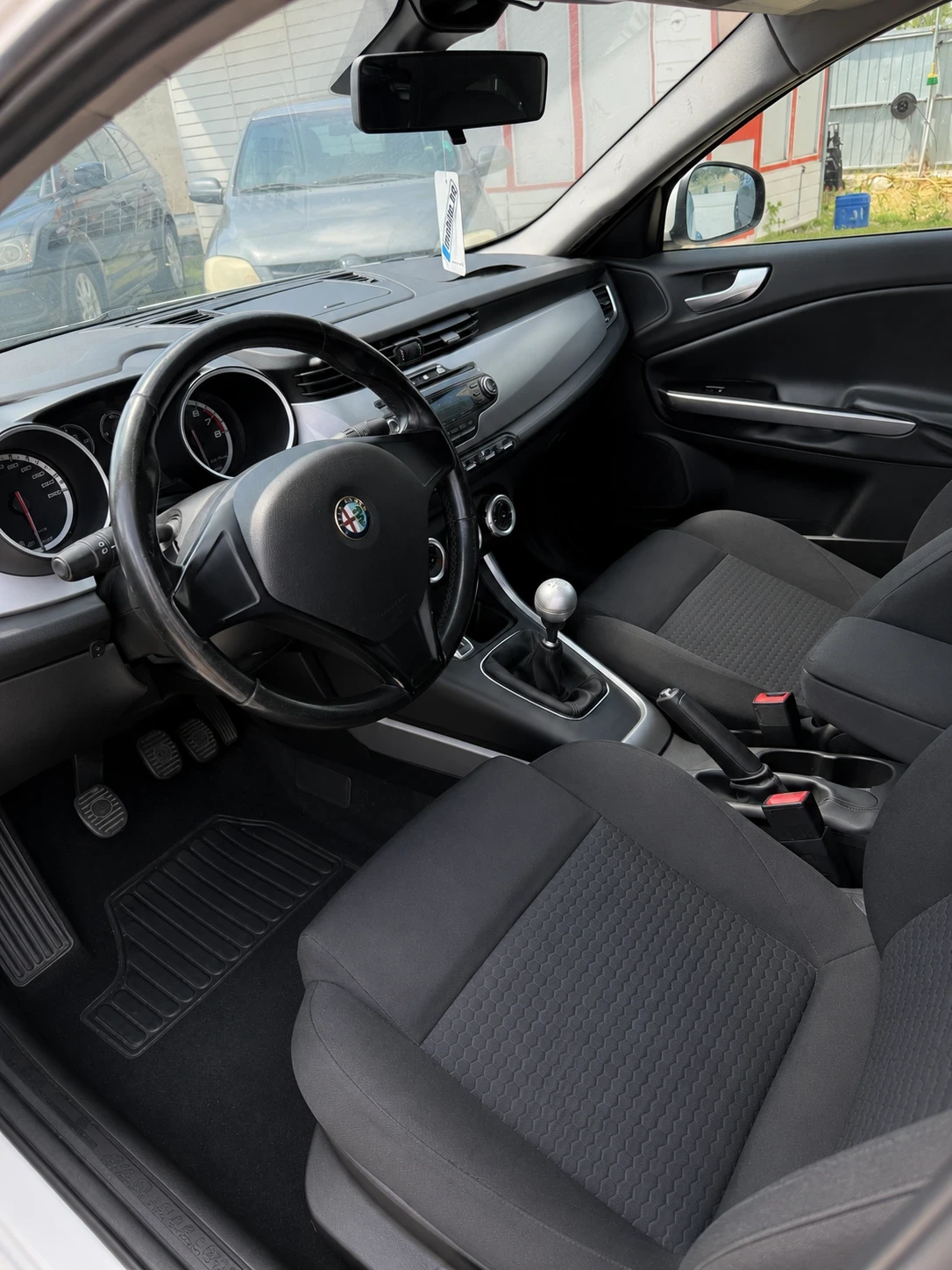 Alfa Romeo Giulietta 1.4 TURBO BENZIN / ГАЗ, снимка 8 - Автомобили и джипове - 55299319