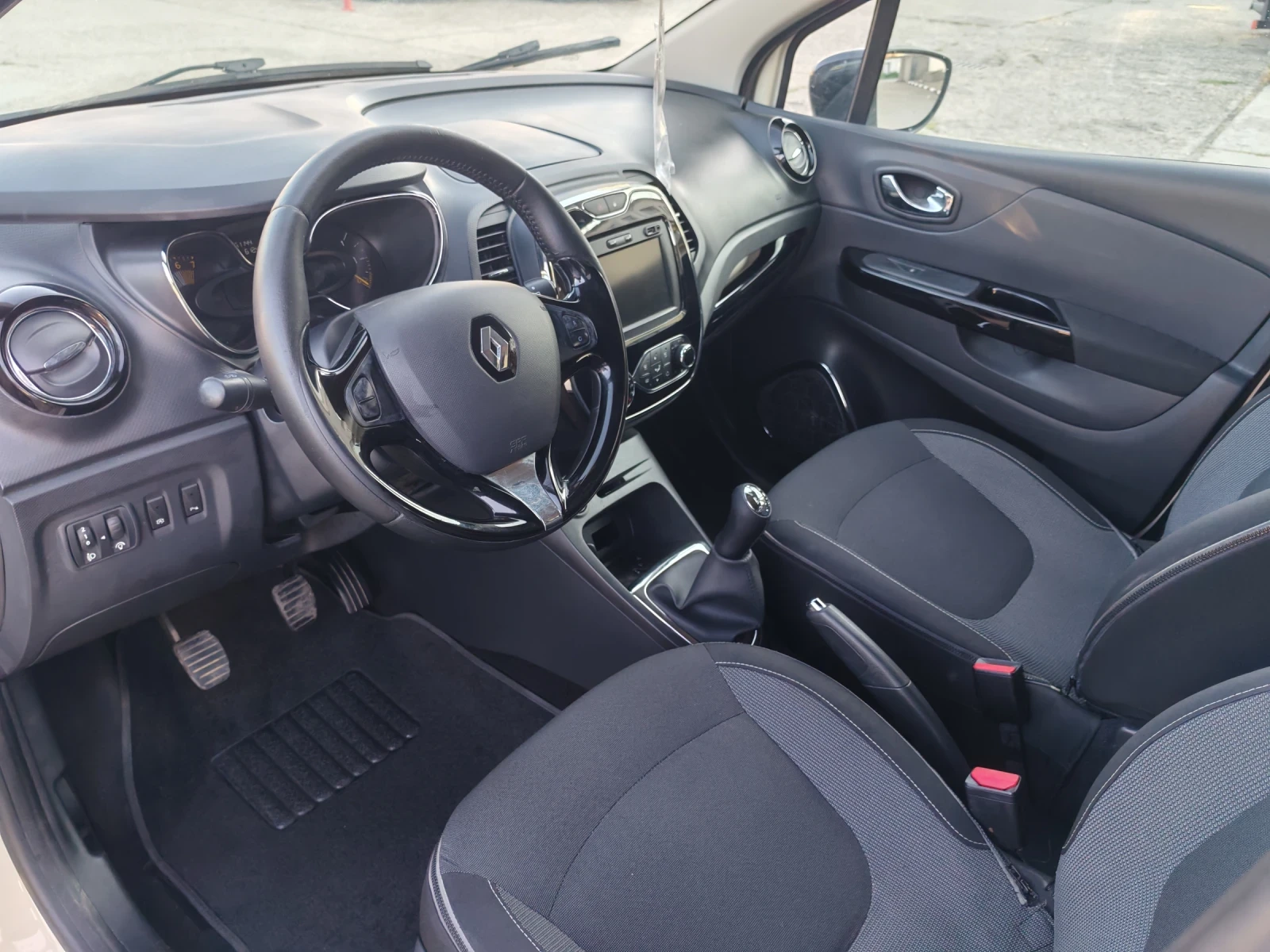 Renault Captur СПЕШНО! , снимка 8 - Автомобили и джипове - 55873095