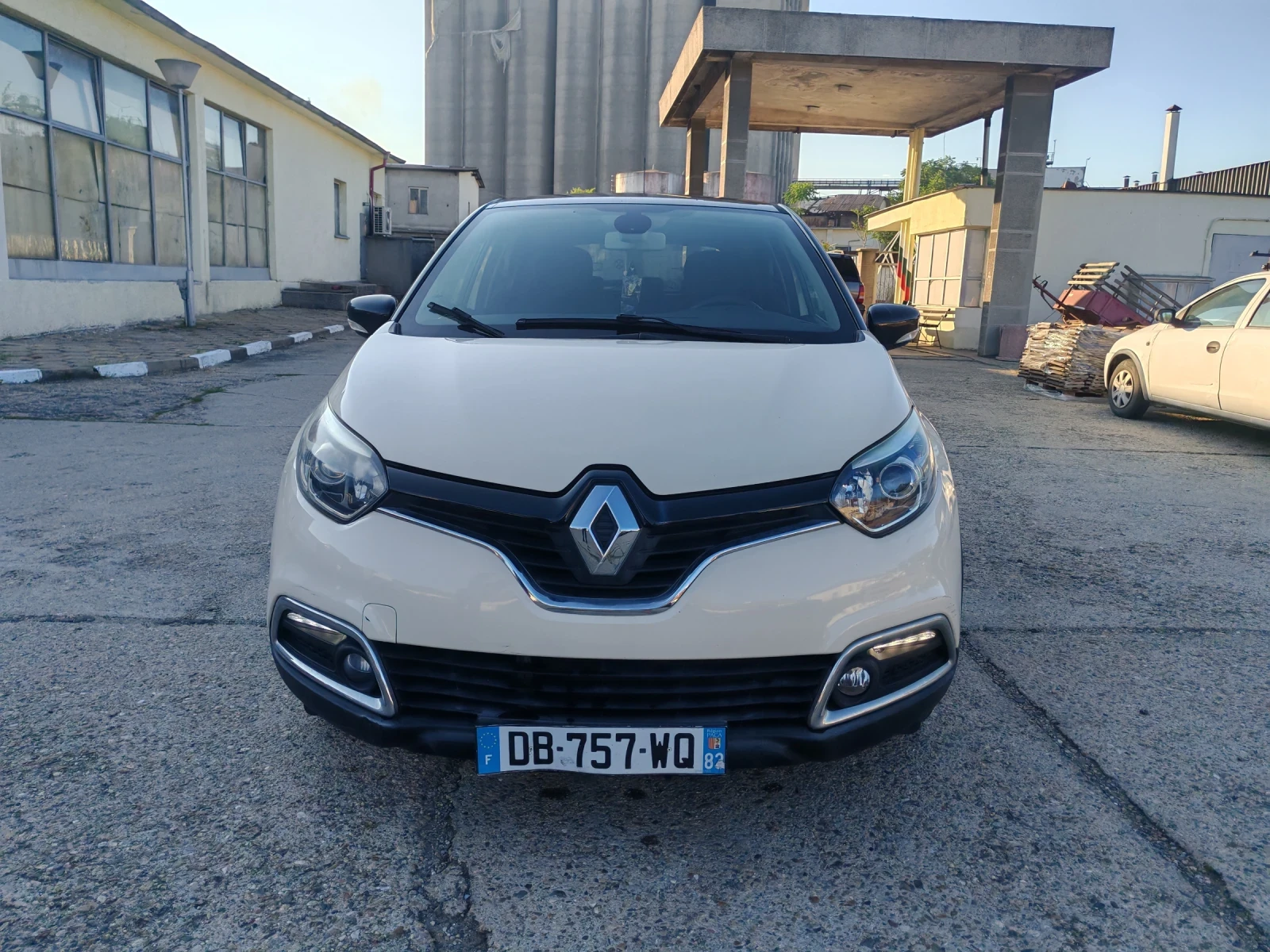 Renault Captur СПЕШНО! , снимка 2 - Автомобили и джипове - 55873095