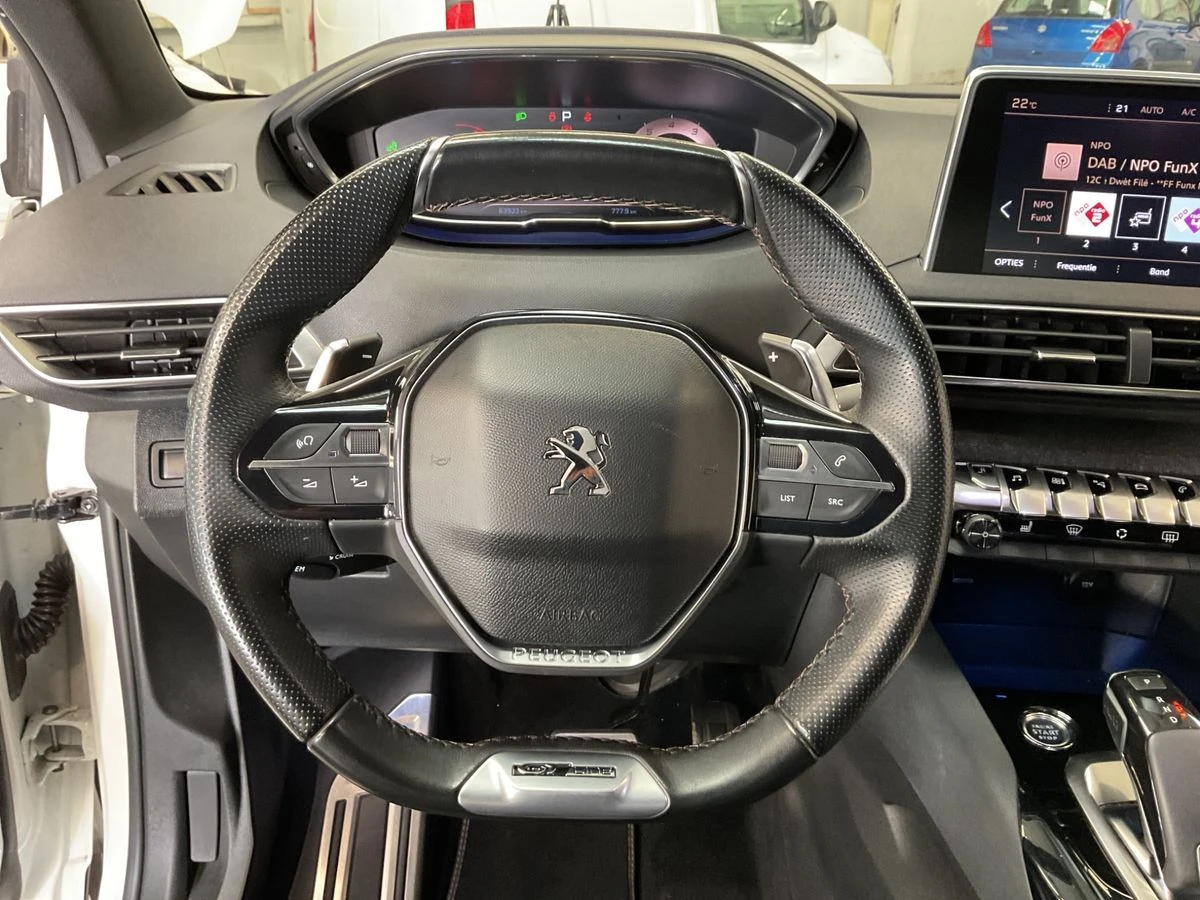Peugeot 3008 1.6 PureTech Allure, снимка 9 - Автомобили и джипове - 56156329