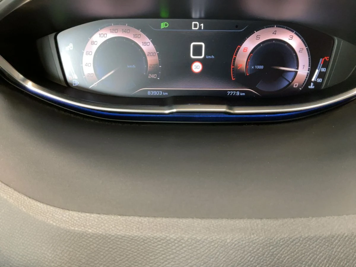 Peugeot 3008 1.6 PureTech Allure, снимка 5 - Автомобили и джипове - 56156329