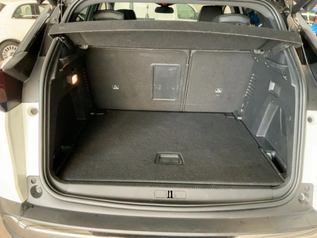 Peugeot 3008 1.6 PureTech Allure, снимка 14 - Автомобили и джипове - 56156329