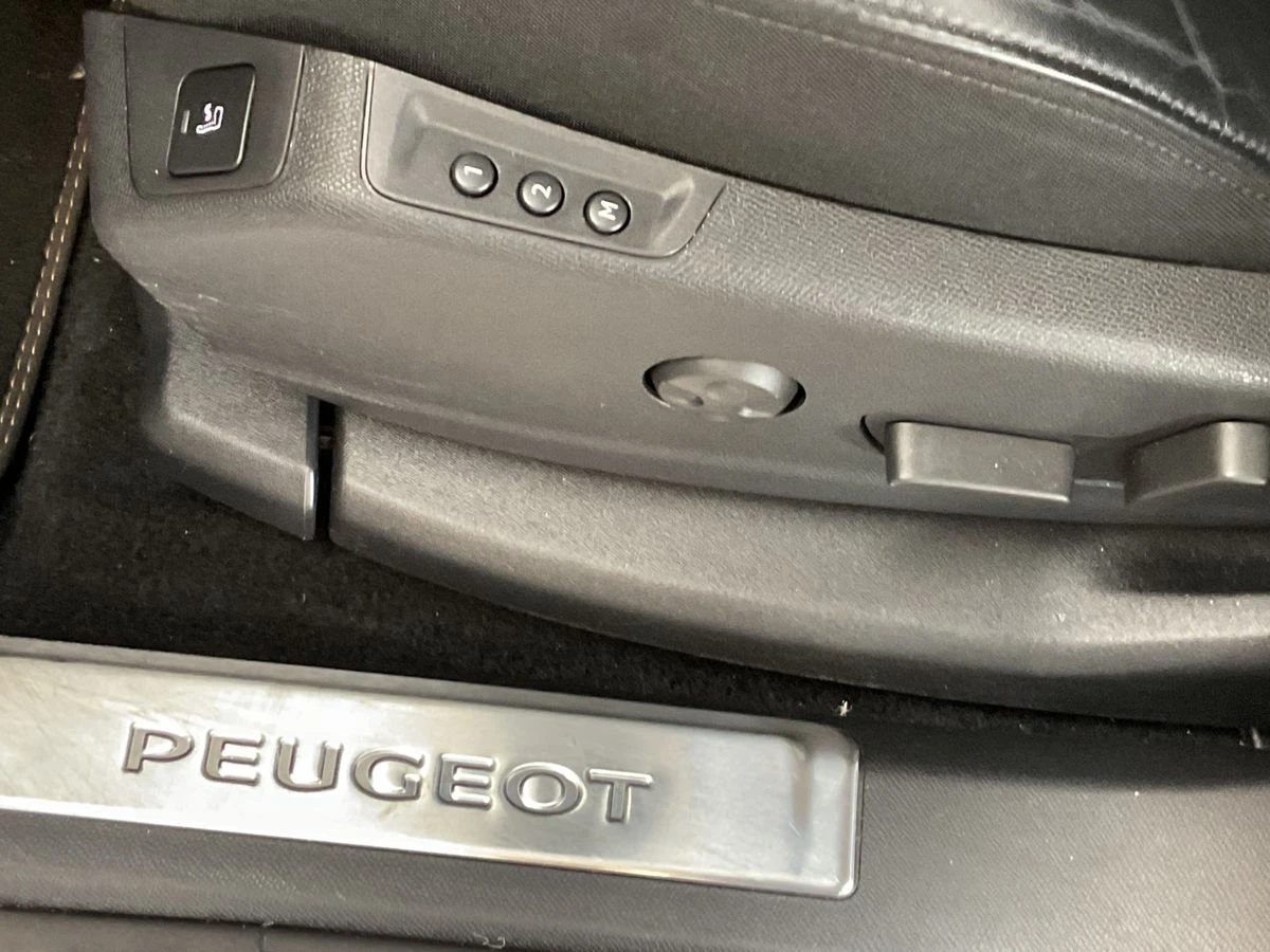 Peugeot 3008 1.6 PureTech Allure, снимка 10 - Автомобили и джипове - 56156329
