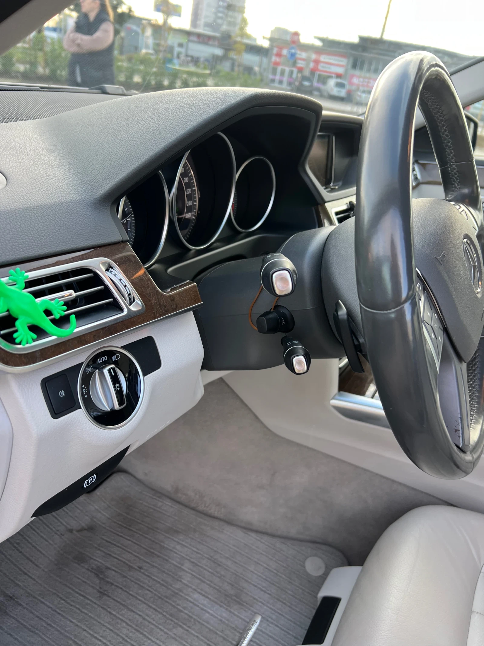 Mercedes-Benz E 400 4 matic, снимка 7 - Автомобили и джипове - 56345619