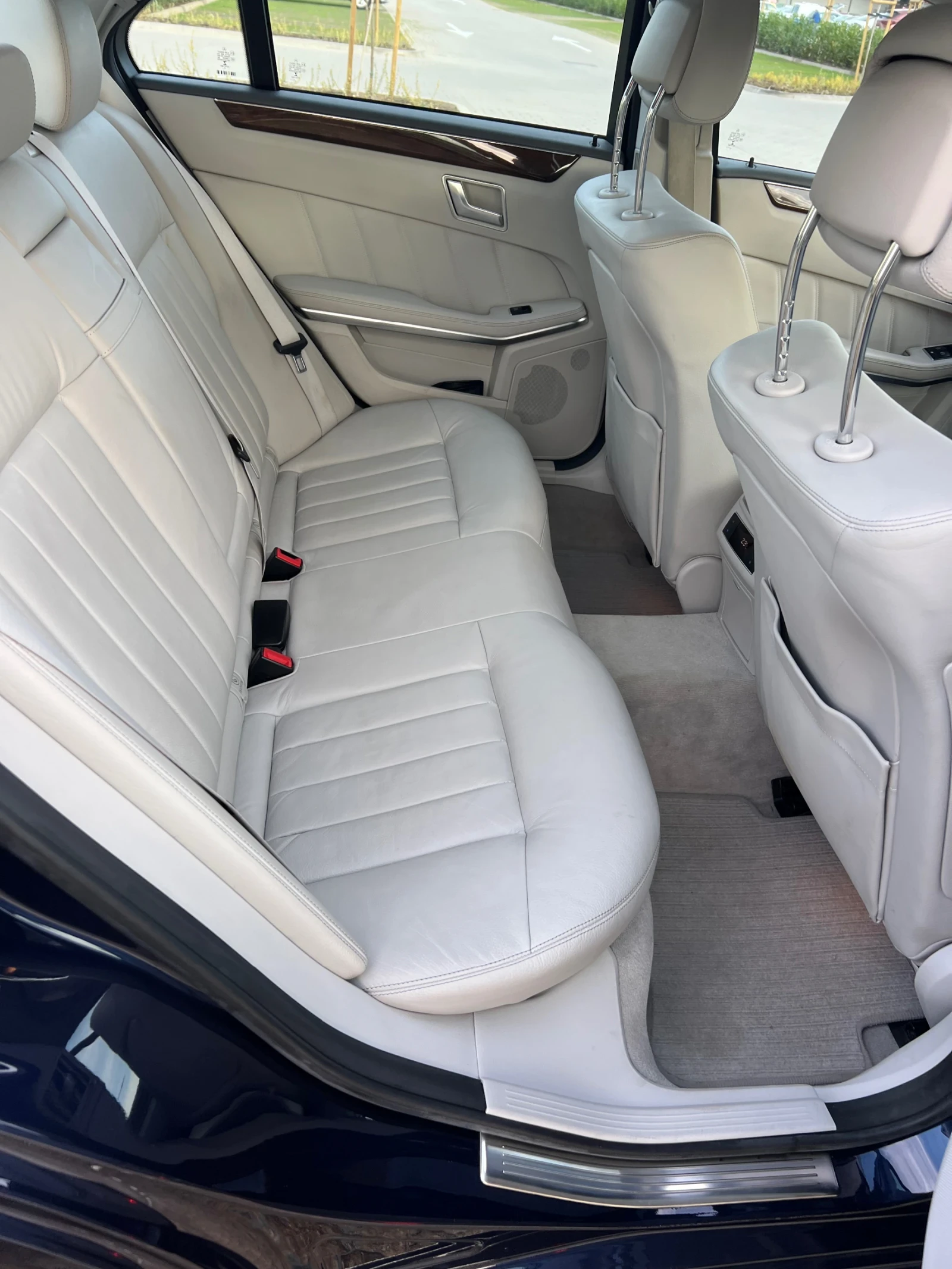 Mercedes-Benz E 400 4 matic, снимка 12 - Автомобили и джипове - 56345619