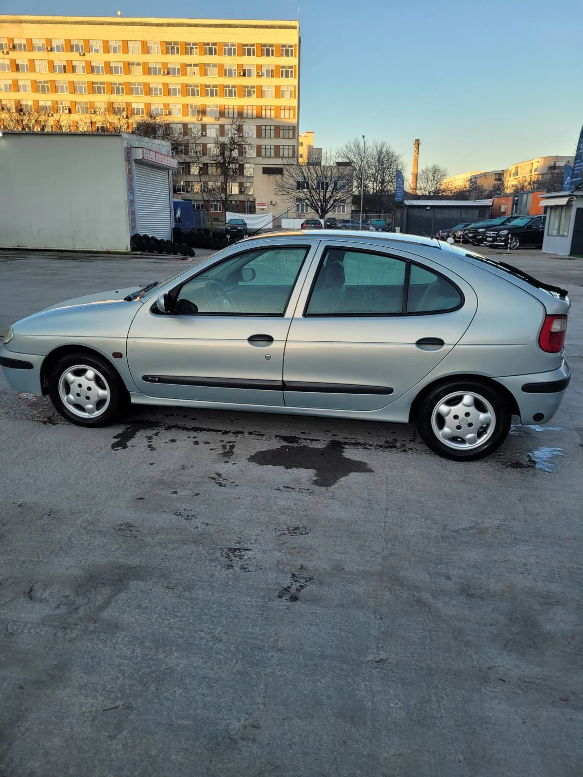 Renault Megane, снимка 2 - Автомобили и джипове - 56347727