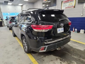Toyota Highlander XLE /CARFAX /Кожа/Подгрев/4х4/Панорама, снимка 4 - Автомобили и джипове - 53626008