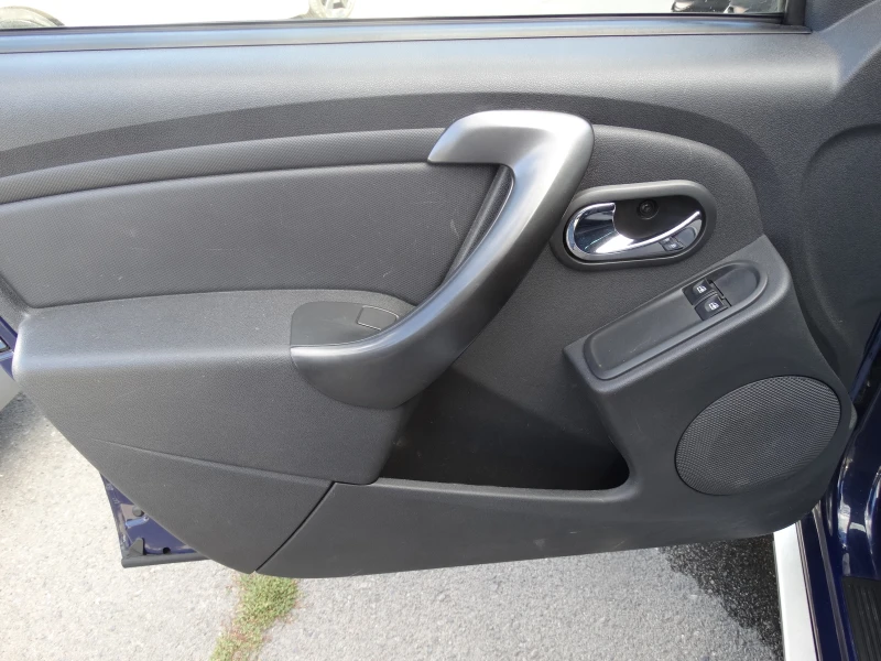 Dacia Duster 1.2TCe 4x4 Фейслифт, снимка 7 - Автомобили и джипове - 51877389