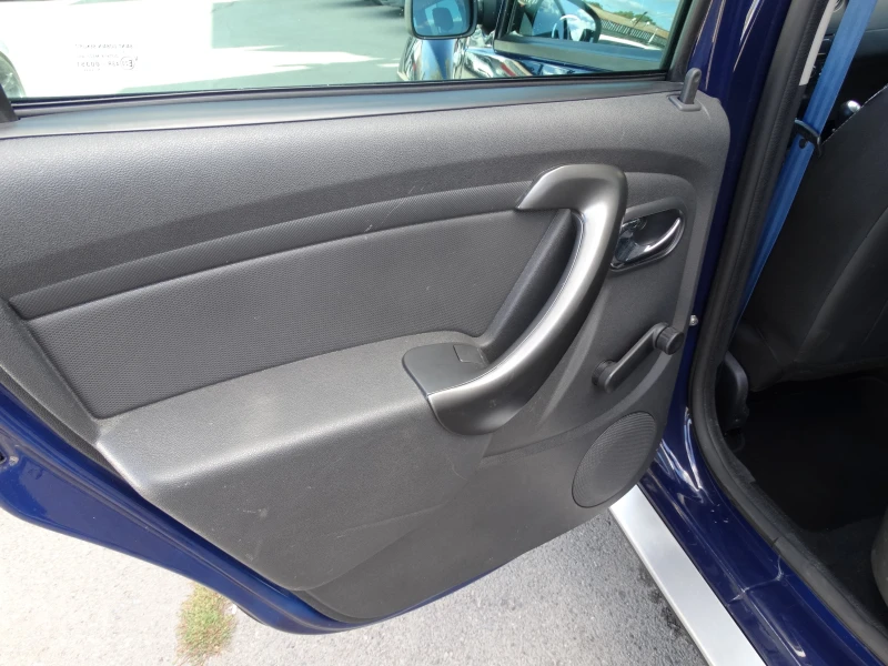 Dacia Duster 1.2TCe 4x4 Фейслифт, снимка 10 - Автомобили и джипове - 51877389