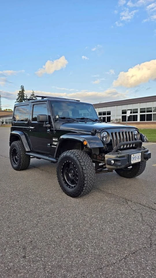 Jeep Wrangler * UNLIMITED SAHARA* CARFAX* 
