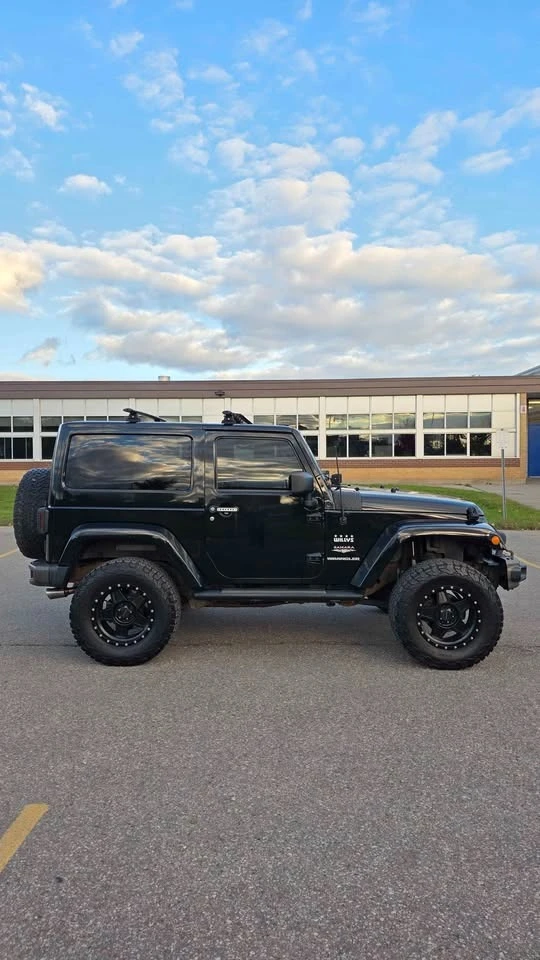 Jeep Wrangler * UNLIMITED SAHARA* CARFAX*  - изображение 3