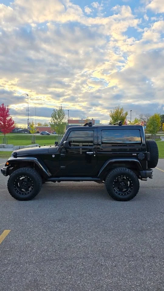 Jeep Wrangler * UNLIMITED SAHARA* CARFAX*  - изображение 4