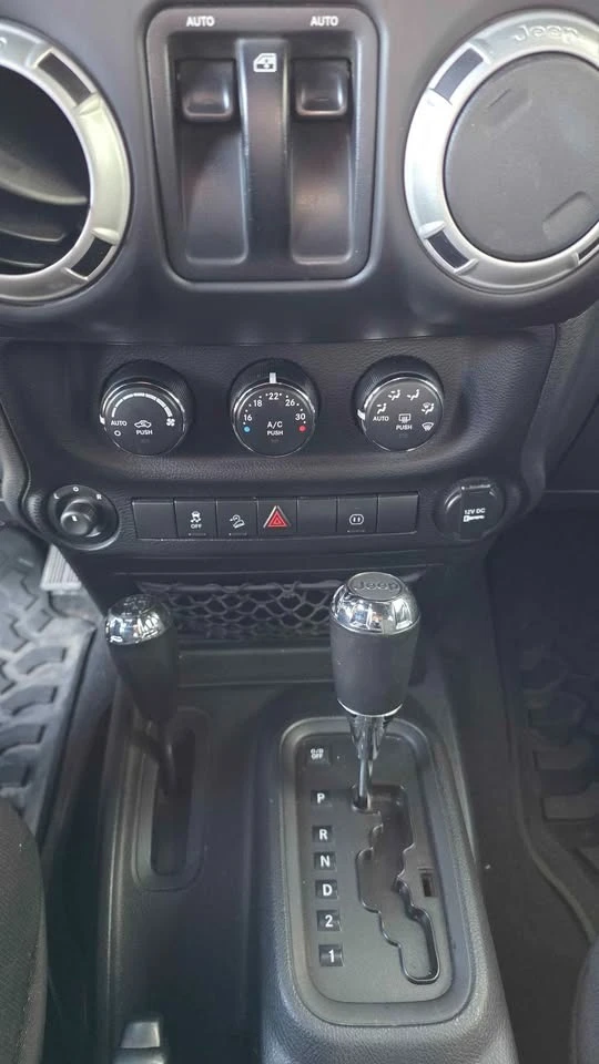 Jeep Wrangler * UNLIMITED SAHARA* CARFAX* , снимка 11 - Автомобили и джипове - 52848323