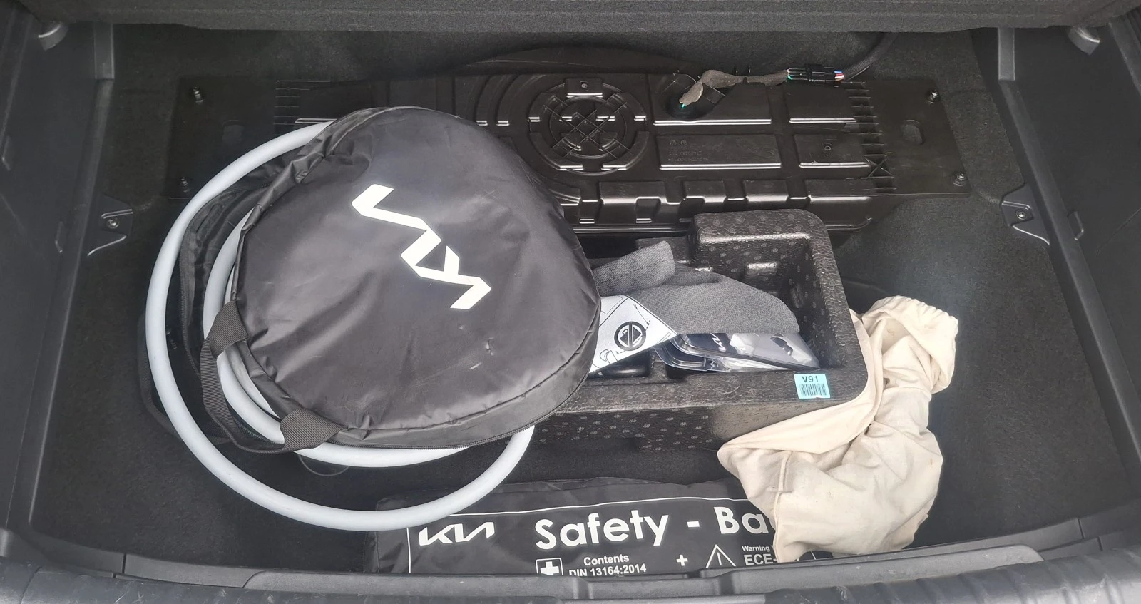 Kia Niro Premium 64kWh 204PS, снимка 15 - Автомобили и джипове - 53599325