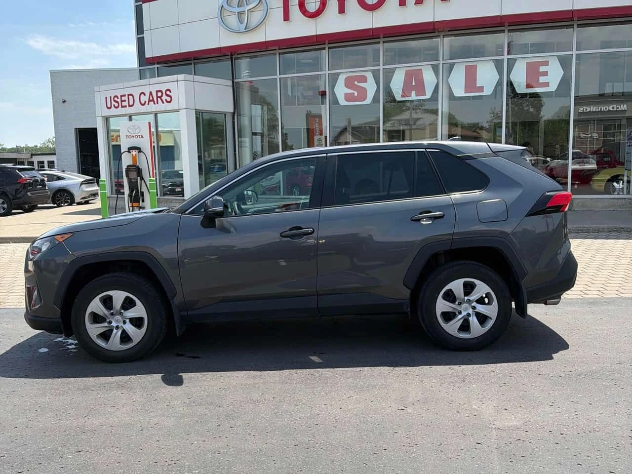 Toyota Rav4 * LE * АВТОКРЕДИТ БЕЗ ПЪРВОНАЧАЛНА ВНОСКА* , снимка 2 - Автомобили и джипове - 54803138