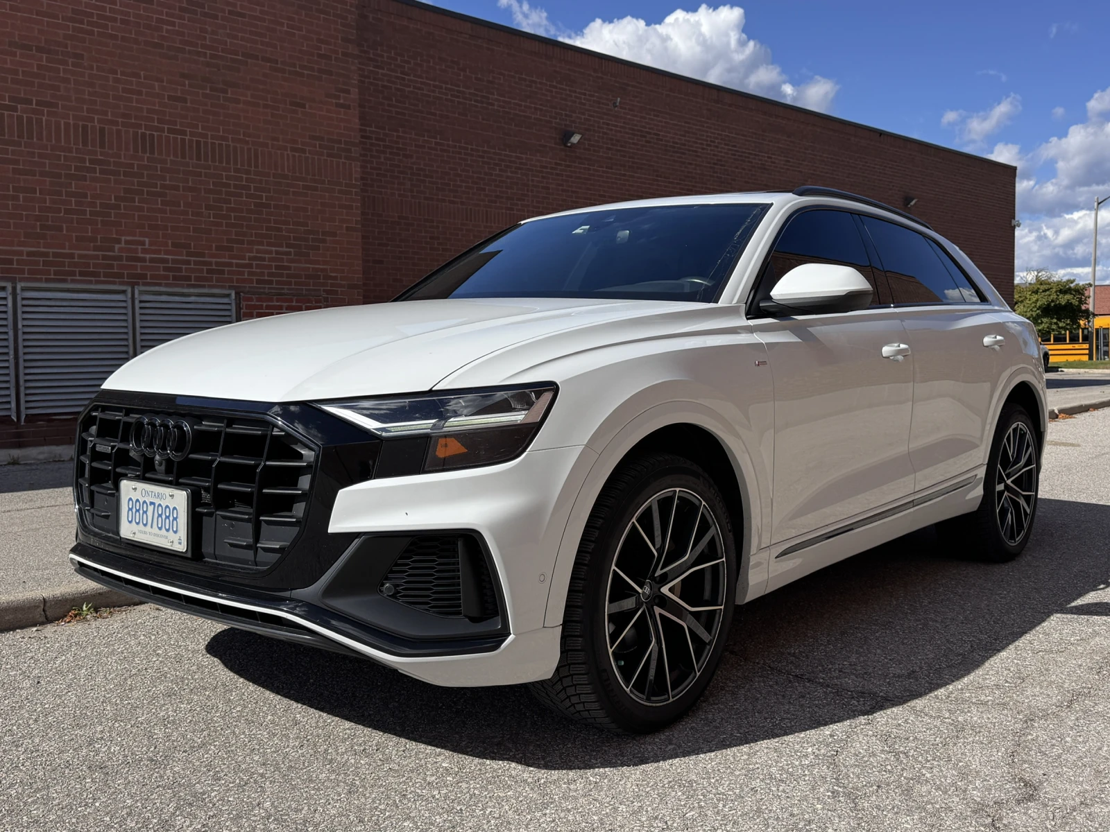 Audi Q8 Progressiv Black Optic / 360 / Carfax, снимка 12 - Автомобили и джипове - 56440003