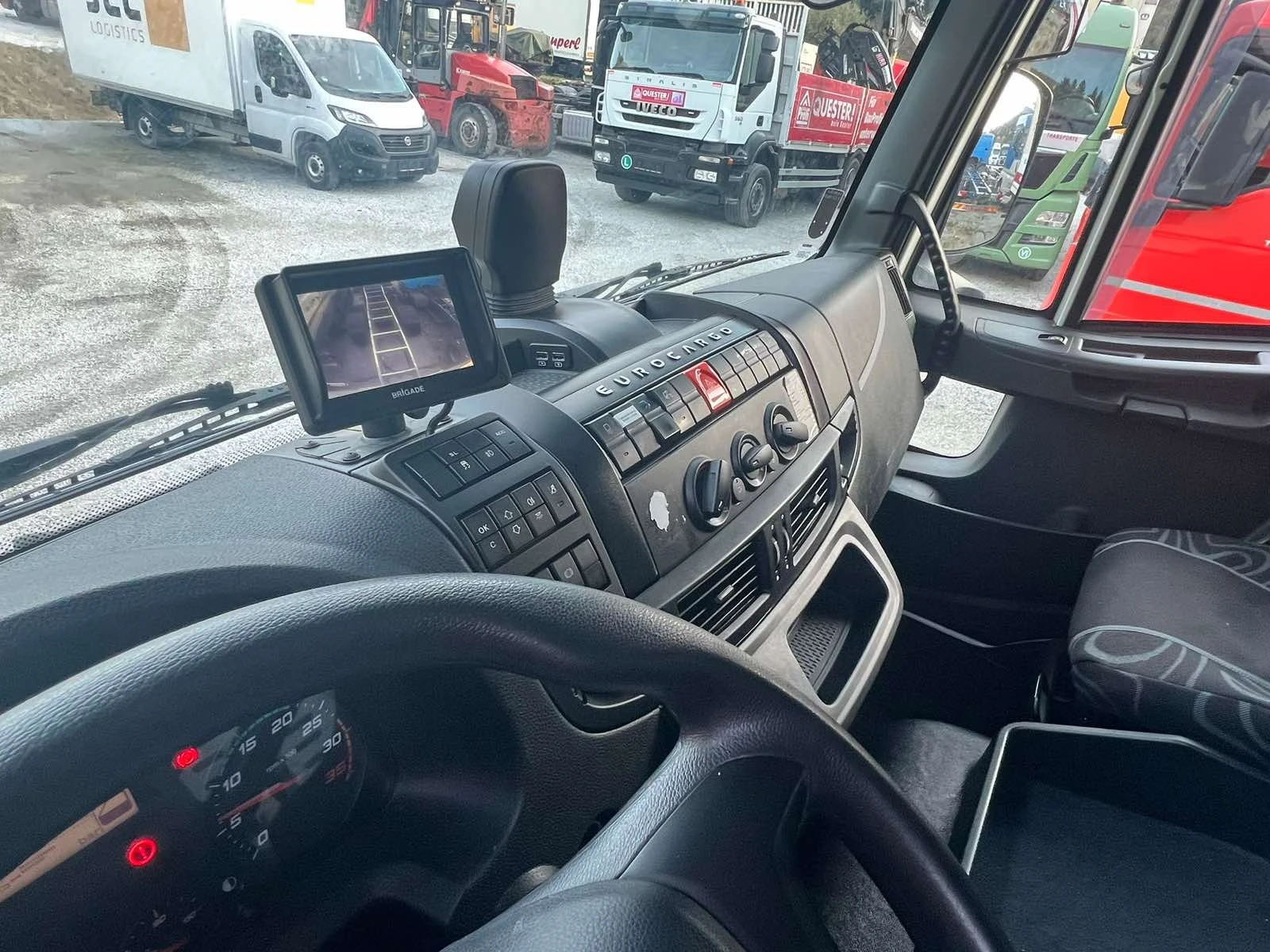 Iveco Eurocargo 180.320 Хладилен с падащ борд - ГАРАНЦИОНЕН - изображение 2