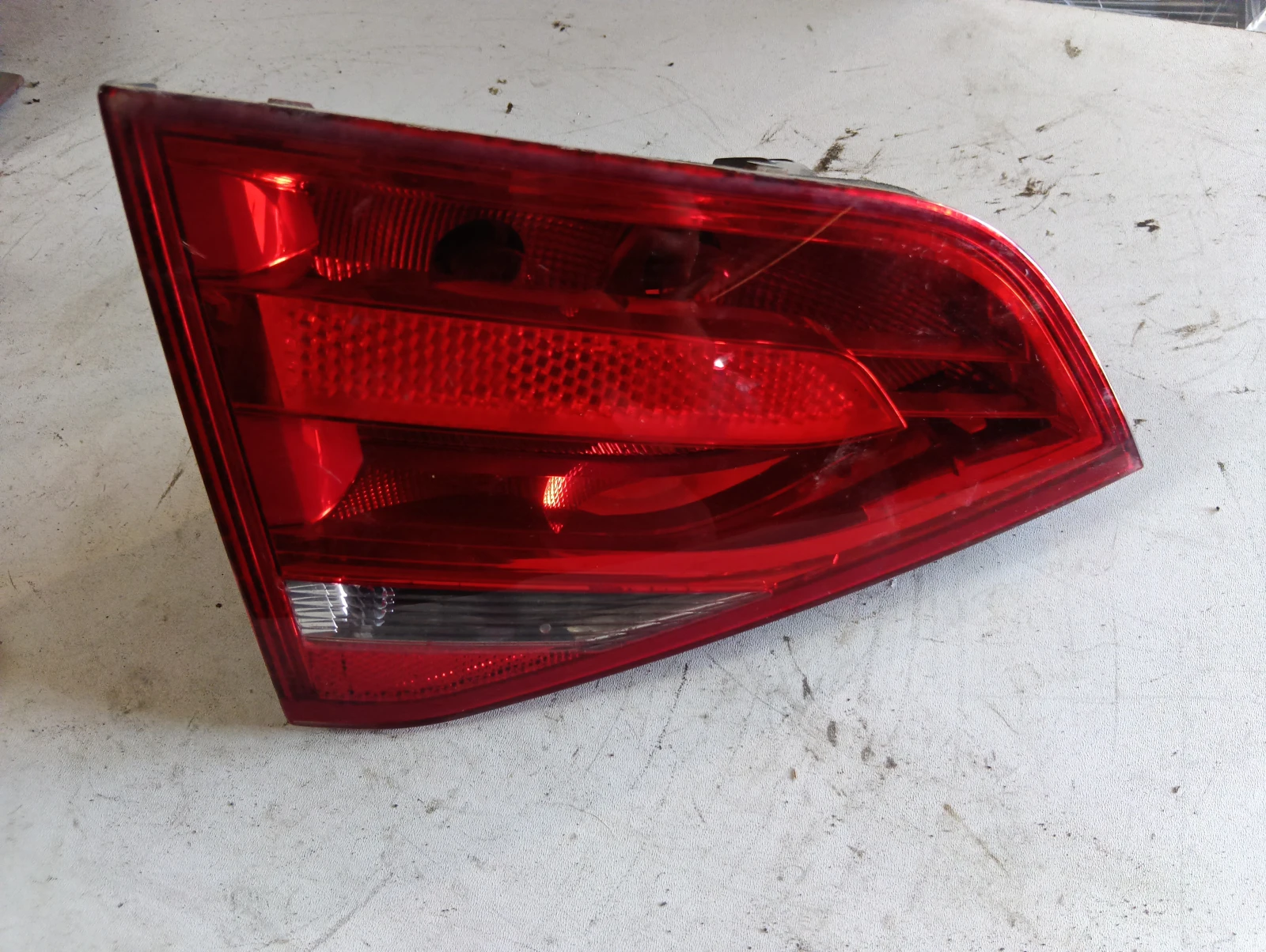 стоп ляв вътрешен седан 8K5945093D Audi A4