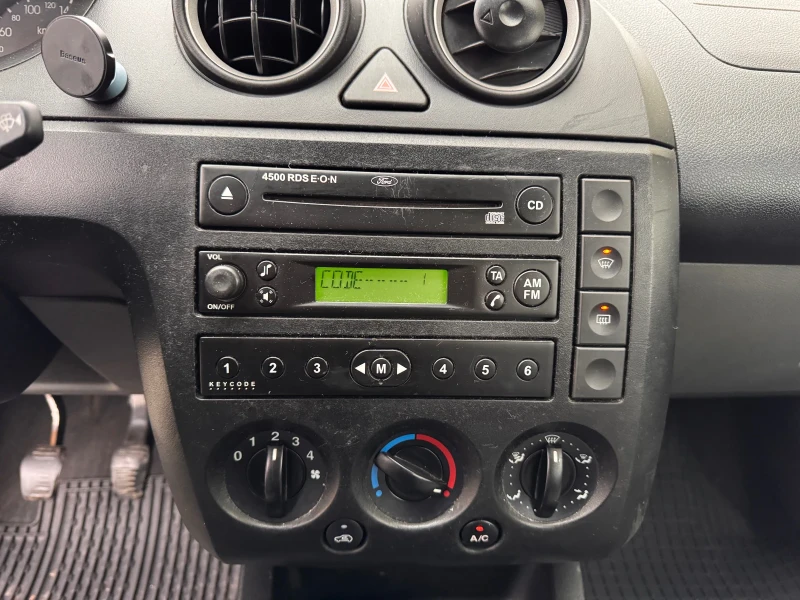 Ford Fiesta 1.4TD / Ambiente, снимка 9 - Автомобили и джипове - 52090553