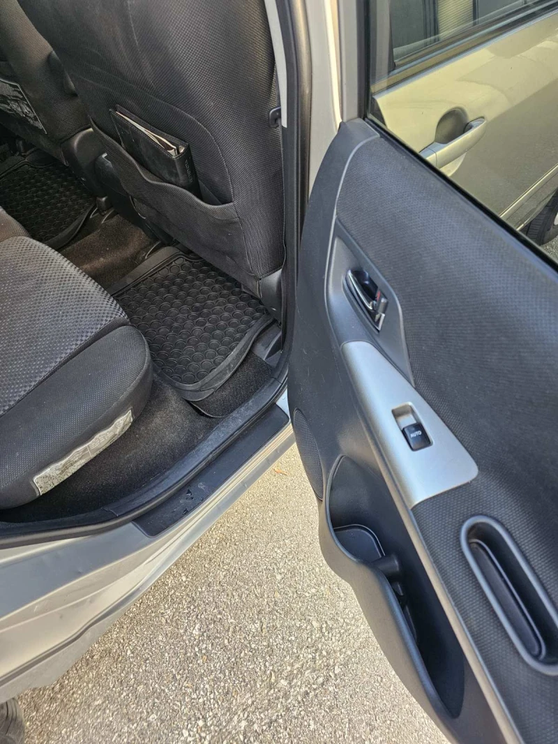 Toyota Corolla verso, снимка 13 - Автомобили и джипове - 52249473