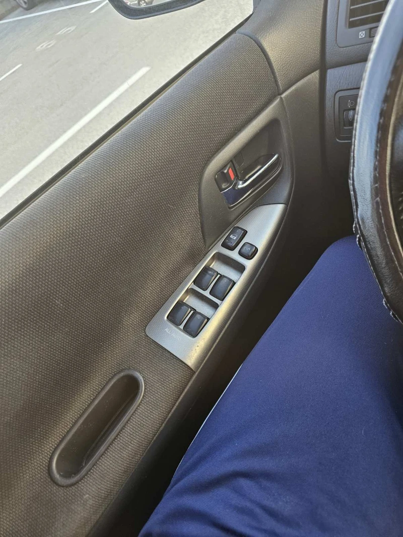 Toyota Corolla verso, снимка 12 - Автомобили и джипове - 52249473