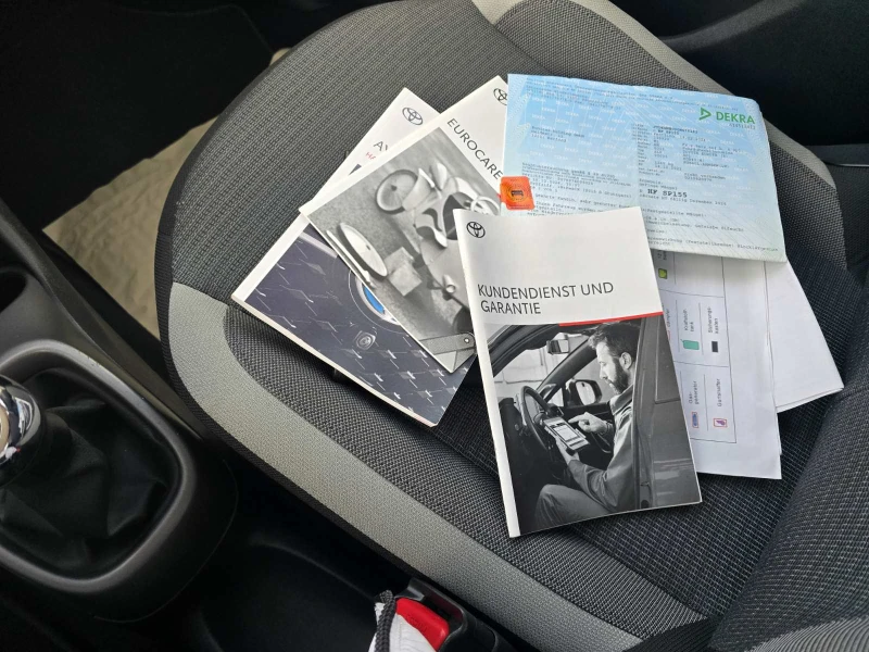 Toyota Aygo 1.0 VVT-i Мултимедия| Камера| Пълна сервизна истор, снимка 16 - Автомобили и джипове - 53396355