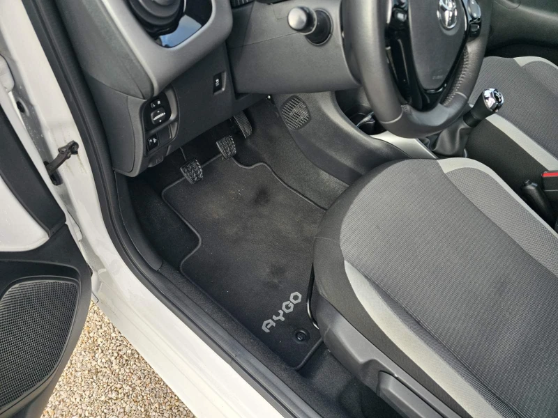 Toyota Aygo 1.0 VVT-i Мултимедия| Камера| Пълна сервизна истор, снимка 11 - Автомобили и джипове - 53396355