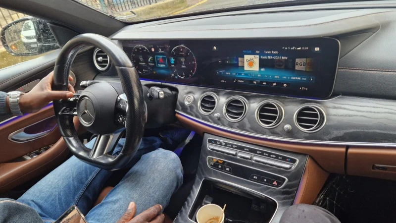 Mercedes-Benz E 220 AMG, снимка 6 - Автомобили и джипове - 53471584