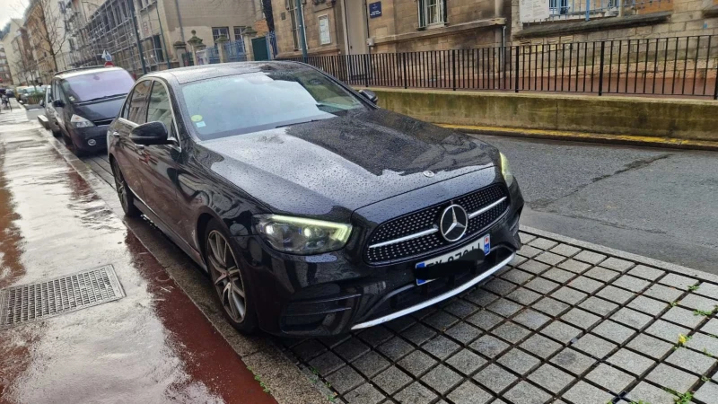 Mercedes-Benz E 220 AMG