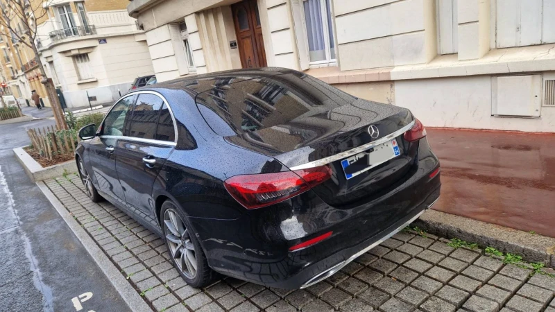 Mercedes-Benz E 220 AMG, снимка 4 - Автомобили и джипове - 53471584