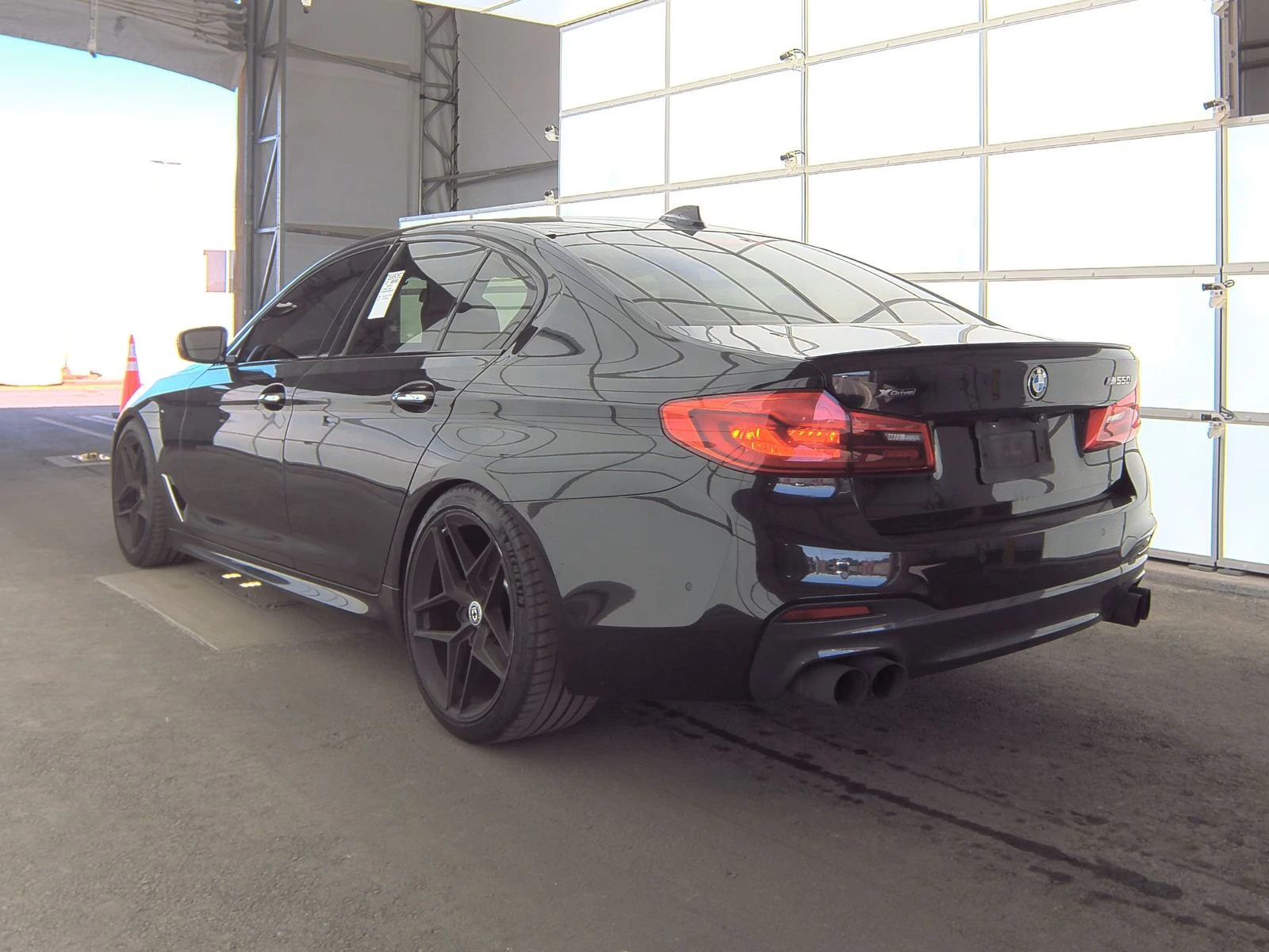 BMW 550 M550* M-pack* Масаж* Head up* обдух* Harman* distr - изображение 6