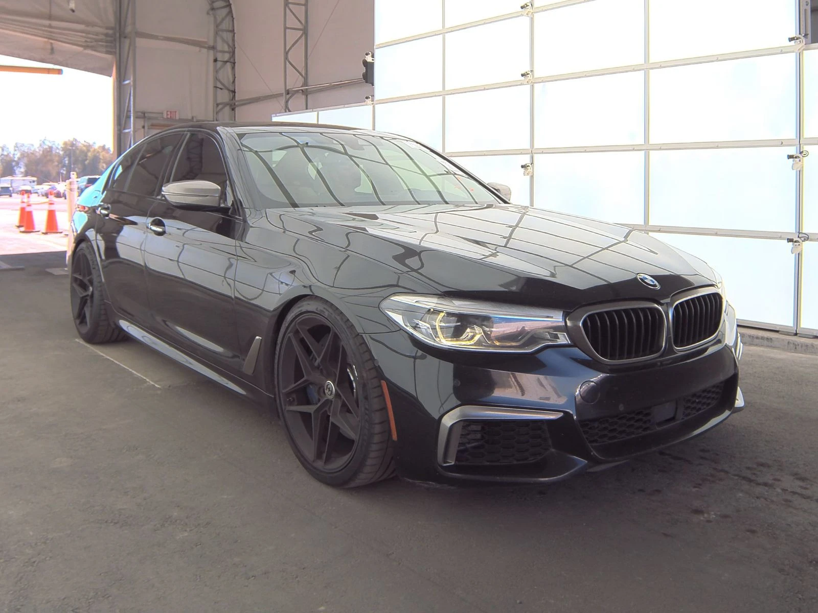 BMW 550 M550* M-pack* Масаж* Head up* обдух* Harman* distr - изображение 2