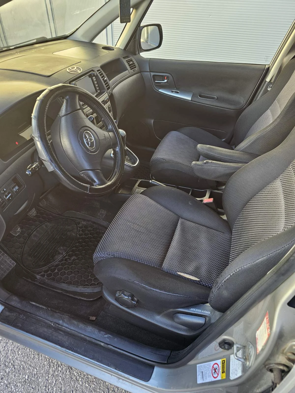 Toyota Corolla verso  - изображение 9