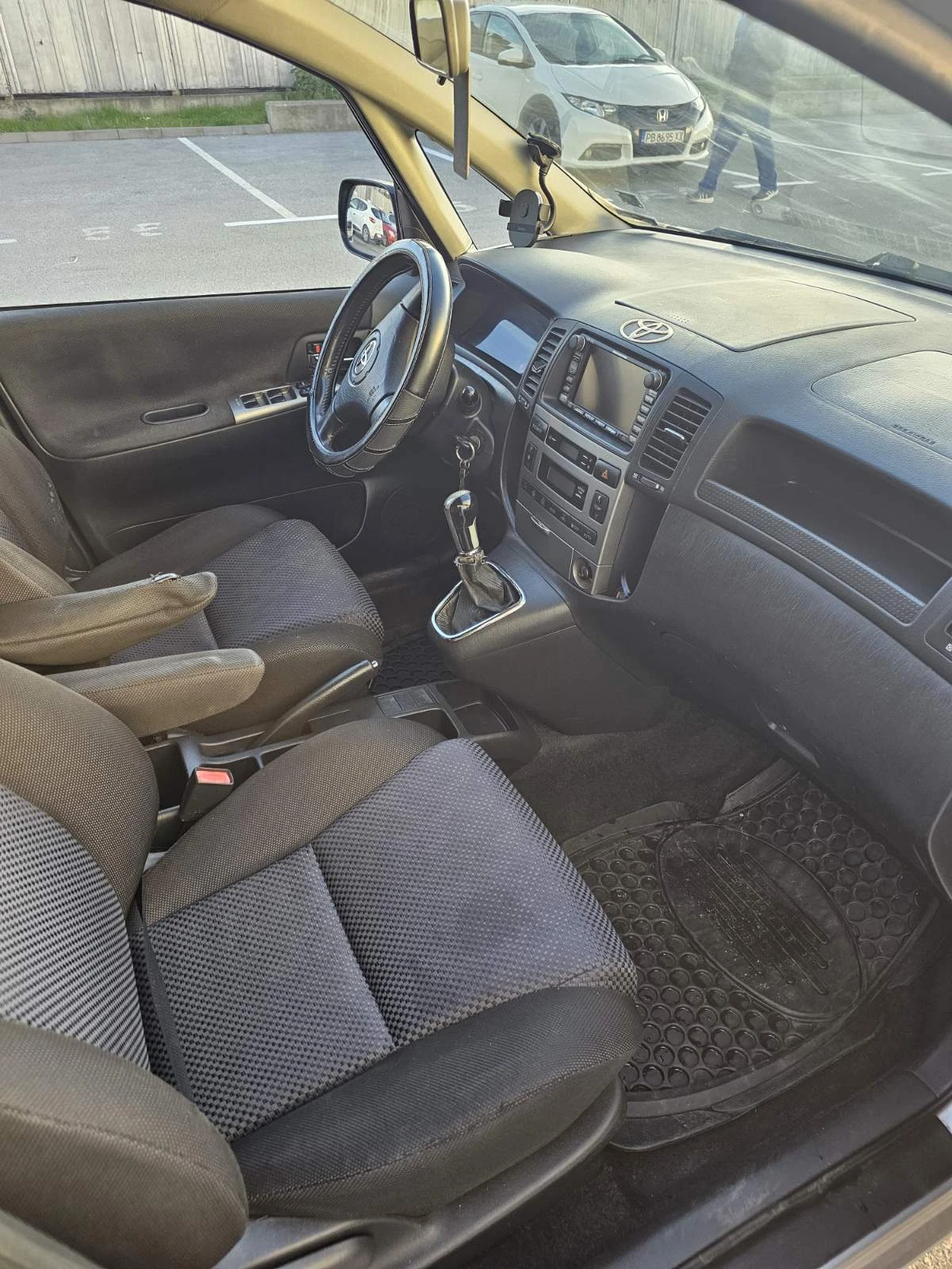 Toyota Corolla verso  - изображение 8