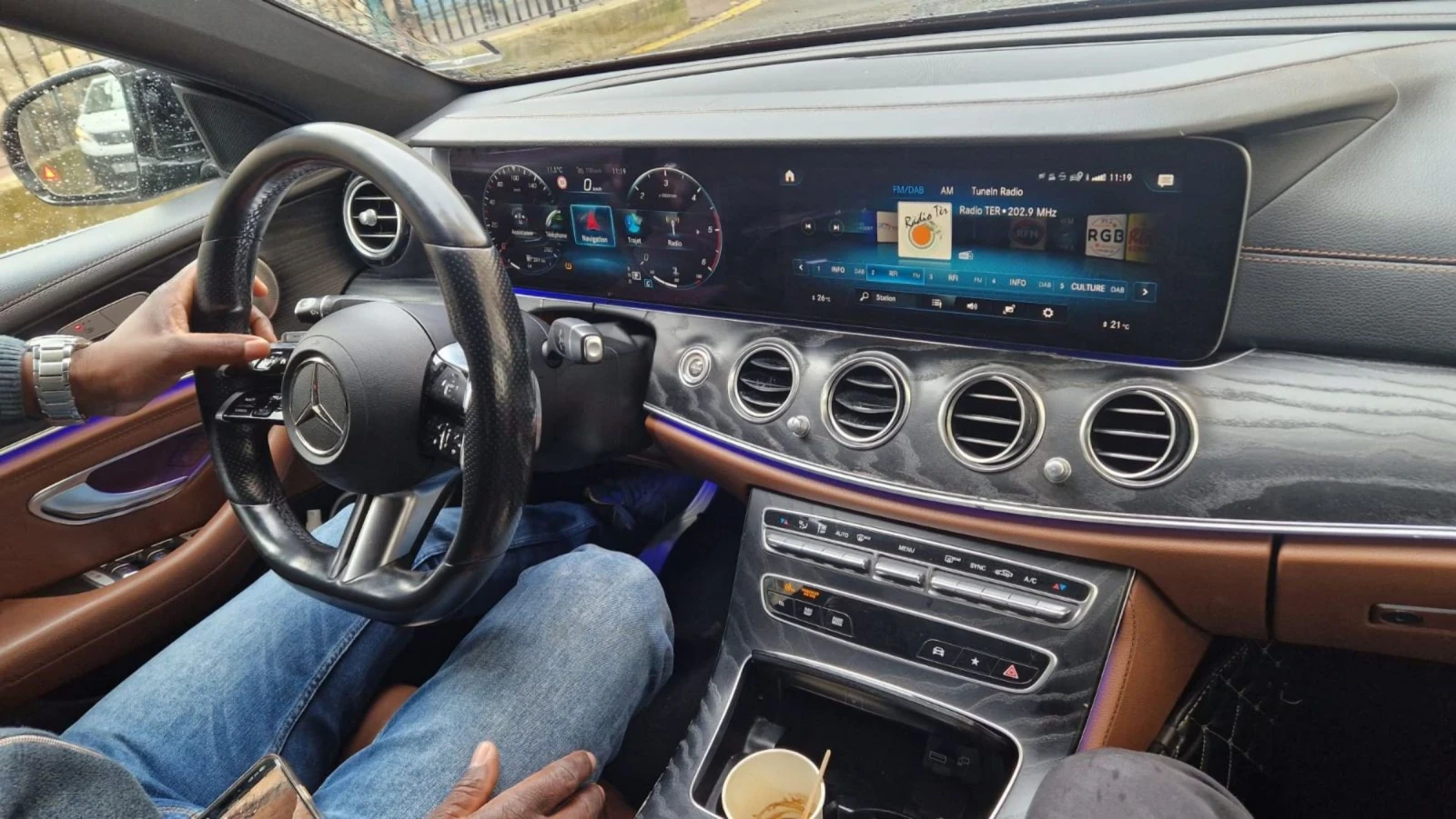 Mercedes-Benz E 220 AMG - изображение 6