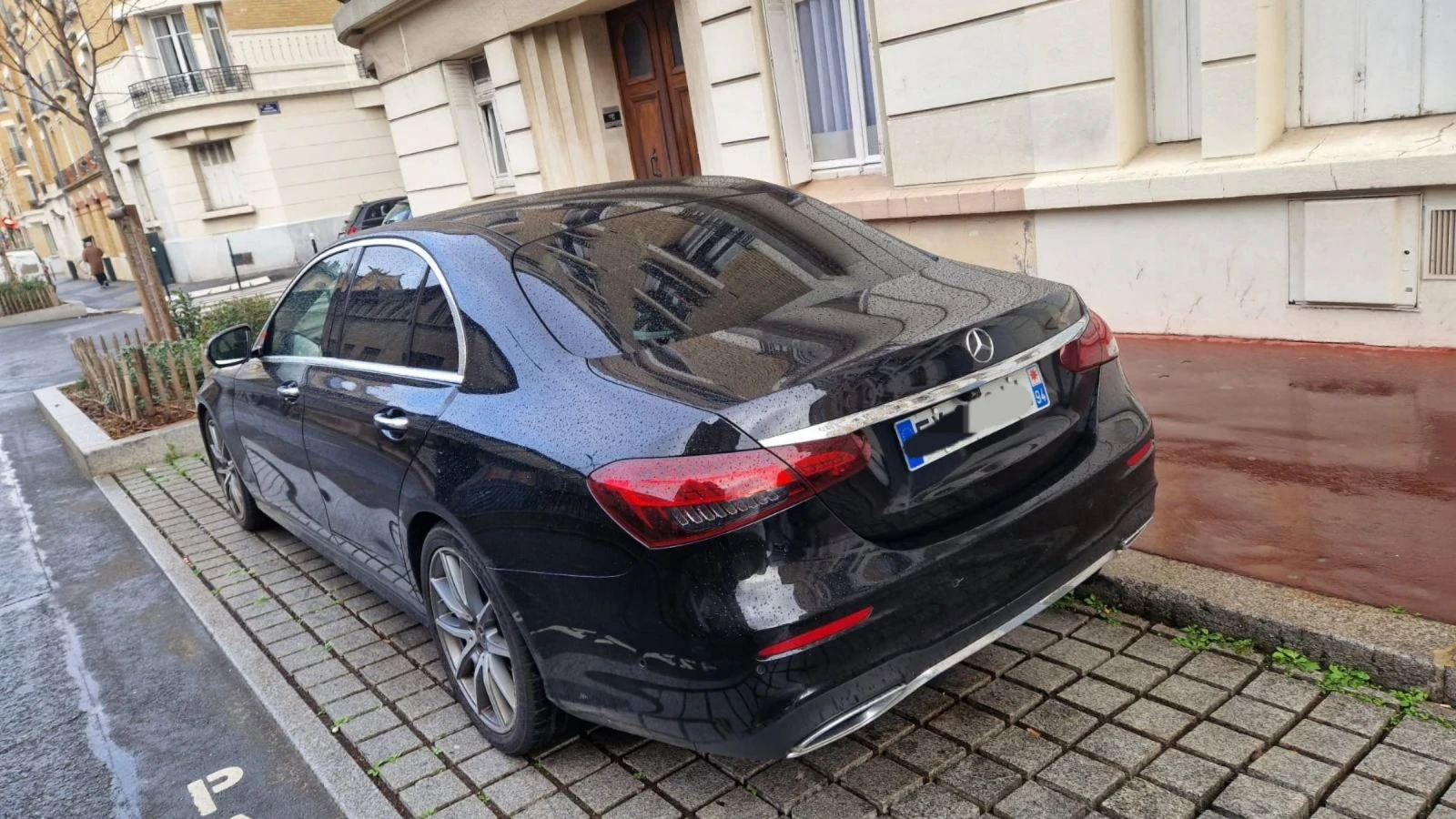 Mercedes-Benz E 220 AMG - изображение 4