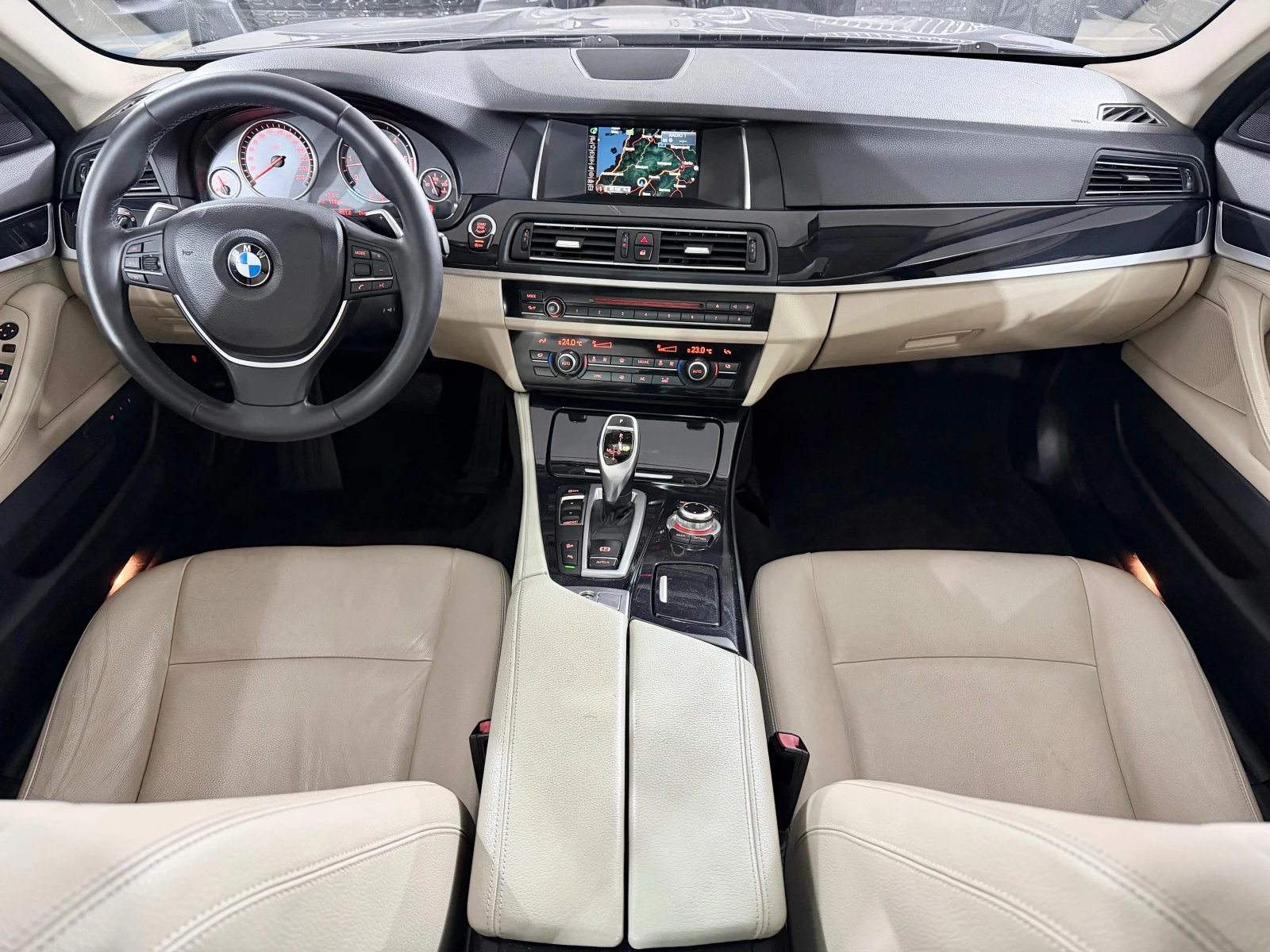 BMW 530 d Xdrive #PANORAMA#CAMERA#KEYLESS#MEMORY#, снимка 11 - Автомобили и джипове - 53728624