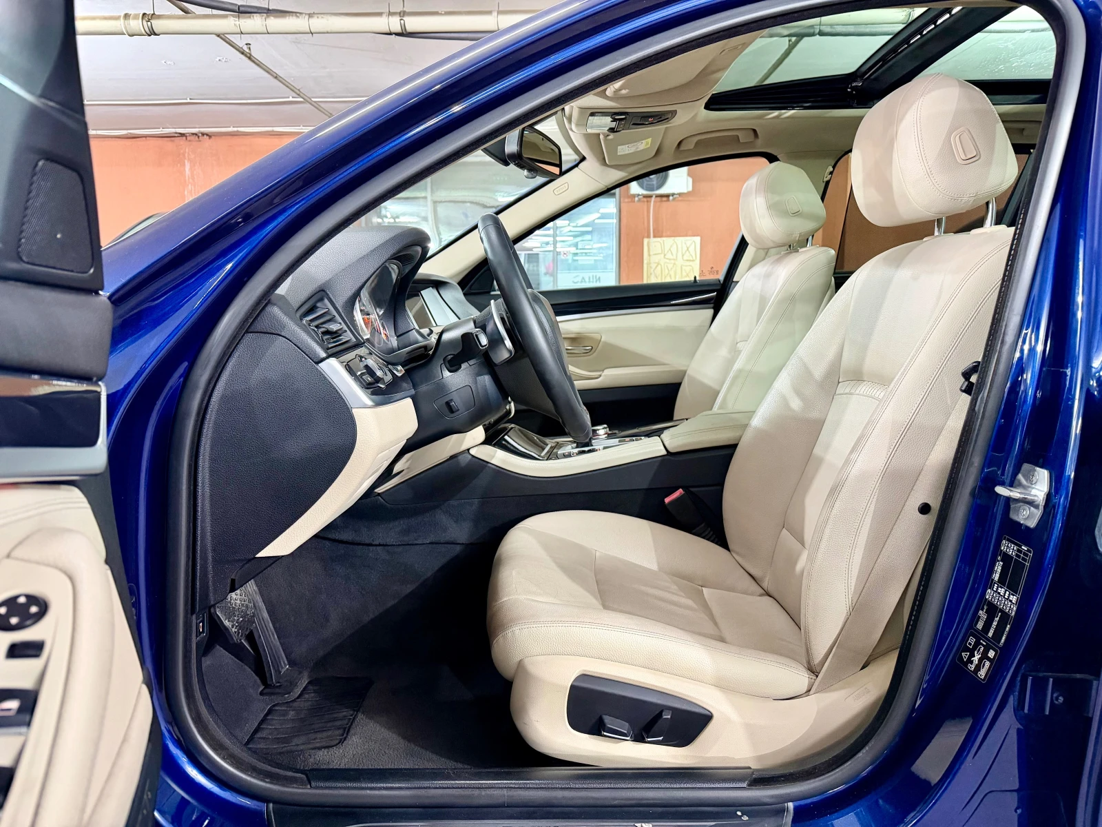 BMW 530 d Xdrive #PANORAMA#CAMERA#KEYLESS#MEMORY#, снимка 9 - Автомобили и джипове - 53728624