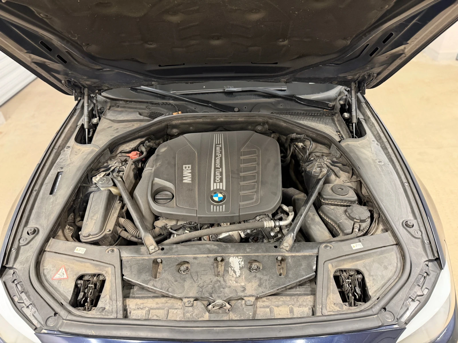 BMW 530 Xdrive/ M packet/ Pano/ Keyless/ Bi-xenon, снимка 8 - Автомобили и джипове - 53892129