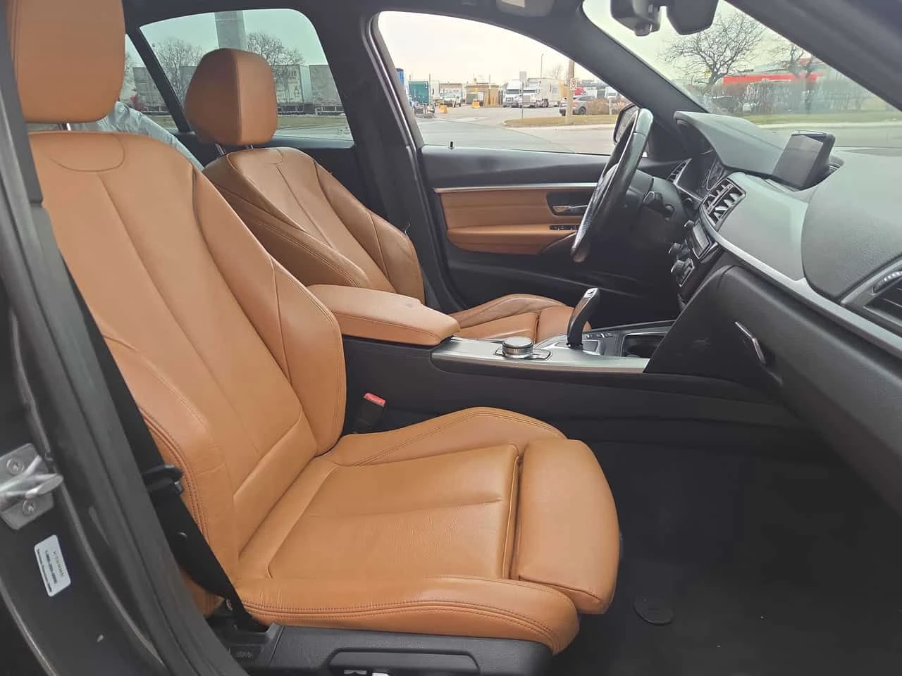 BMW 330 * 330i xDrive * CARFAX * ЦЕНА ДО БГ, снимка 13 - Автомобили и джипове - 53951003