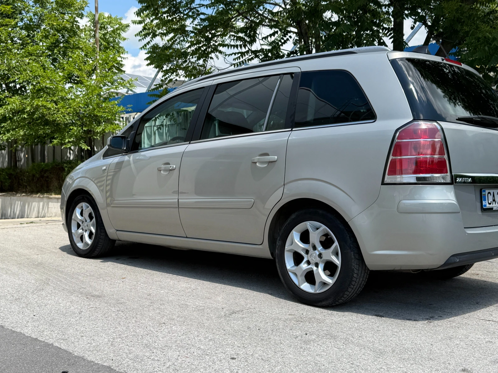 Opel Zafira B, снимка 3 - Автомобили и джипове - 54810425