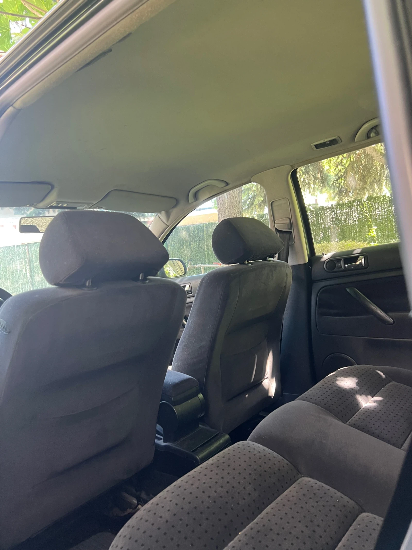 VW Passat Комби, снимка 4 - Автомобили и джипове - 55420545