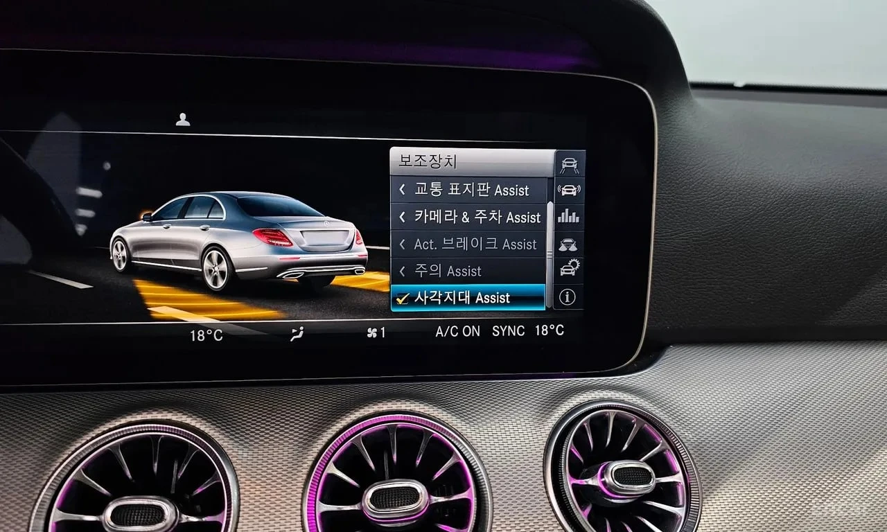 Mercedes-Benz E 350 * FULL DIGITAL * BURMESTER * HUD * ОБДУХВАНЕ, снимка 16 - Автомобили и джипове - 55990095