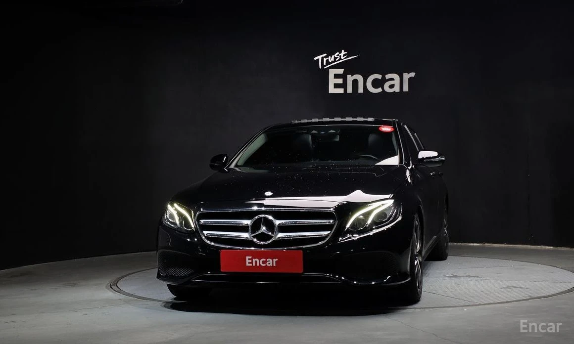 Mercedes-Benz E 220, снимка 3 - Автомобили и джипове - 56576175